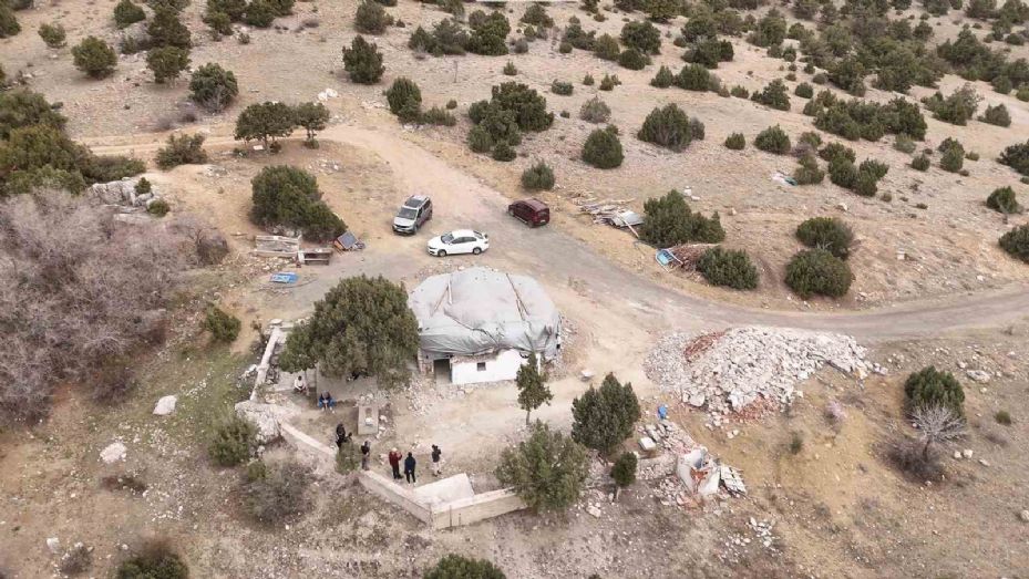 Belediyenin türbe restorasyonu yıkıma dönüştü