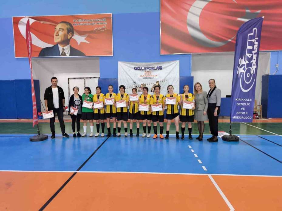 Eskişehir’in kız futsal takımı bölge şampiyonu oldu