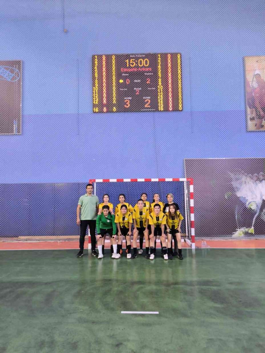 Eskişehir’in kız futsal takımı bölge şampiyonu oldu