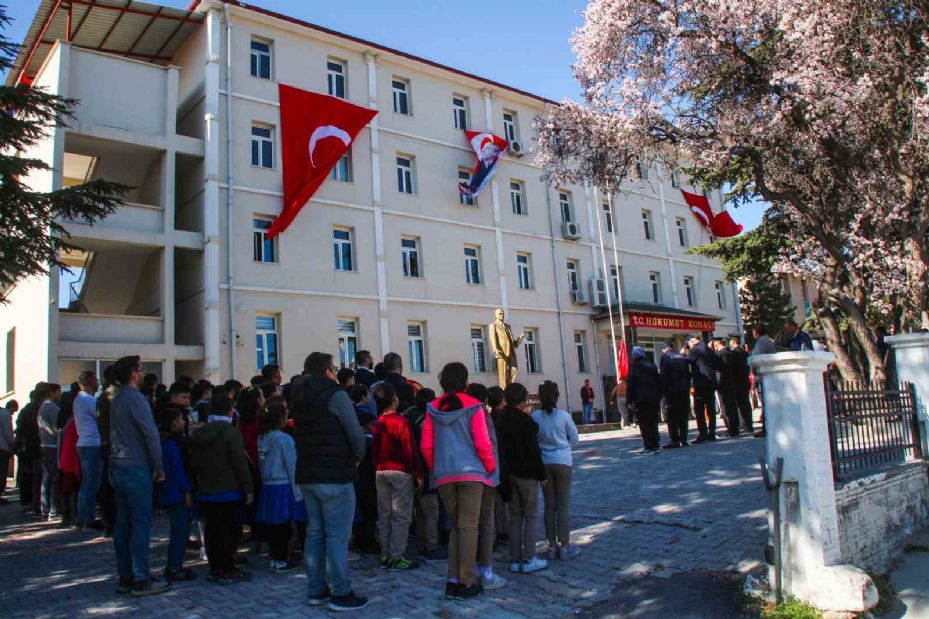 Yunak’ta Çanakkale Zaferi’nin 110. yıl dönümünde şehitler anıldı