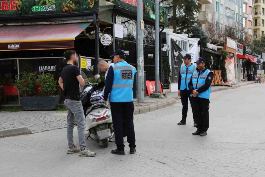 Büyükşehir zabıtadan yaya yollarında sıkı denetim