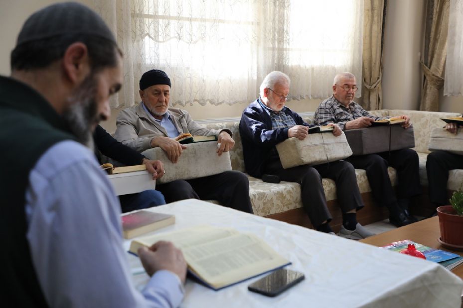 Karatay Emekli Konaklarında Ramazan’a özel Kur’an-ı Kerim dersi