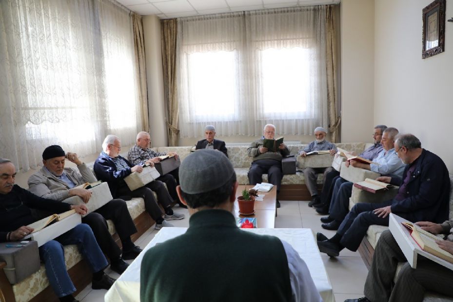 Karatay Emekli Konaklarında Ramazan’a özel Kur’an-ı Kerim dersi