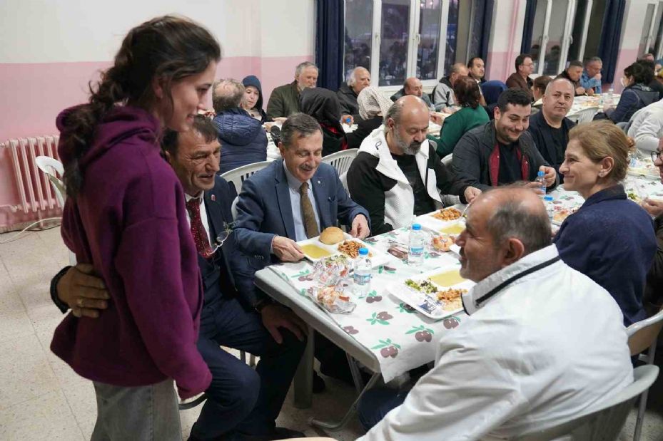 Başkan Ataç Sakintepe’deki iftarda mahallelilerle buluştu