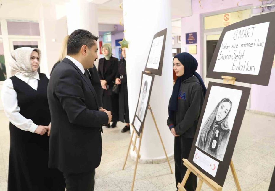 Lise öğrencileri, şehitlerin resmini çizdikleri eserlerle sergi açtı