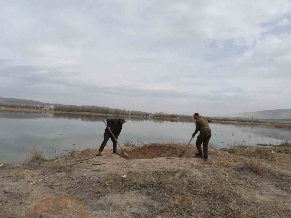 Akkaya Barajı’ndaki kaçak avcı kulübeleri yıkıldı