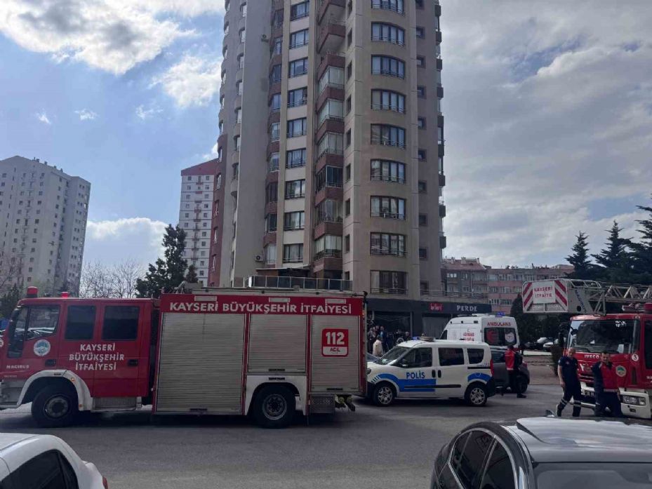 Apartman görevlisi ile kiracı arasındaki kavgada kan aktı: 2 yaralı