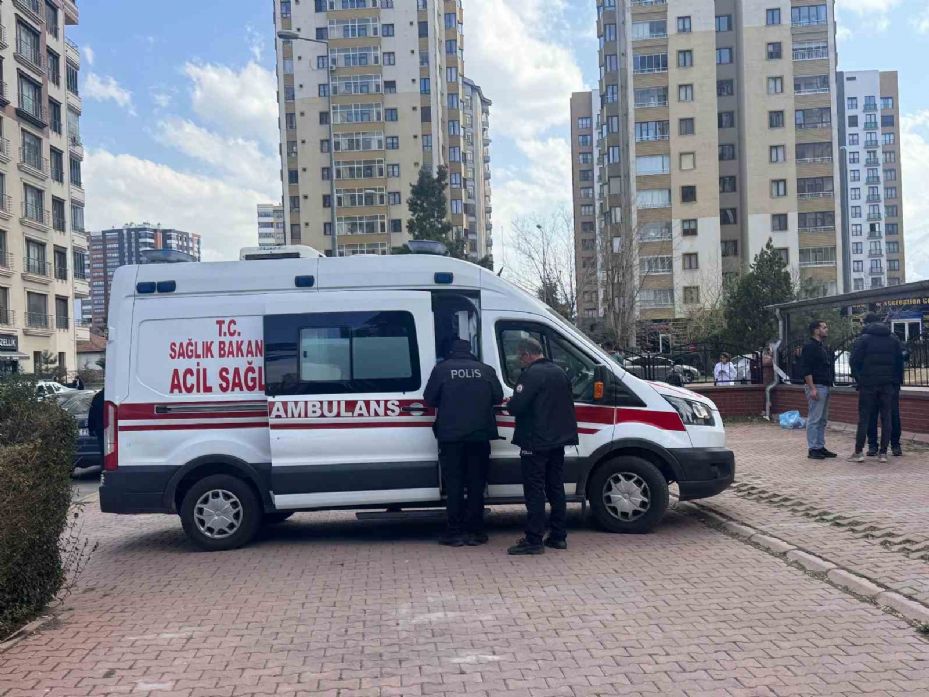 Apartman görevlisi ile kiracı arasındaki kavgada kan aktı: 2 yaralı