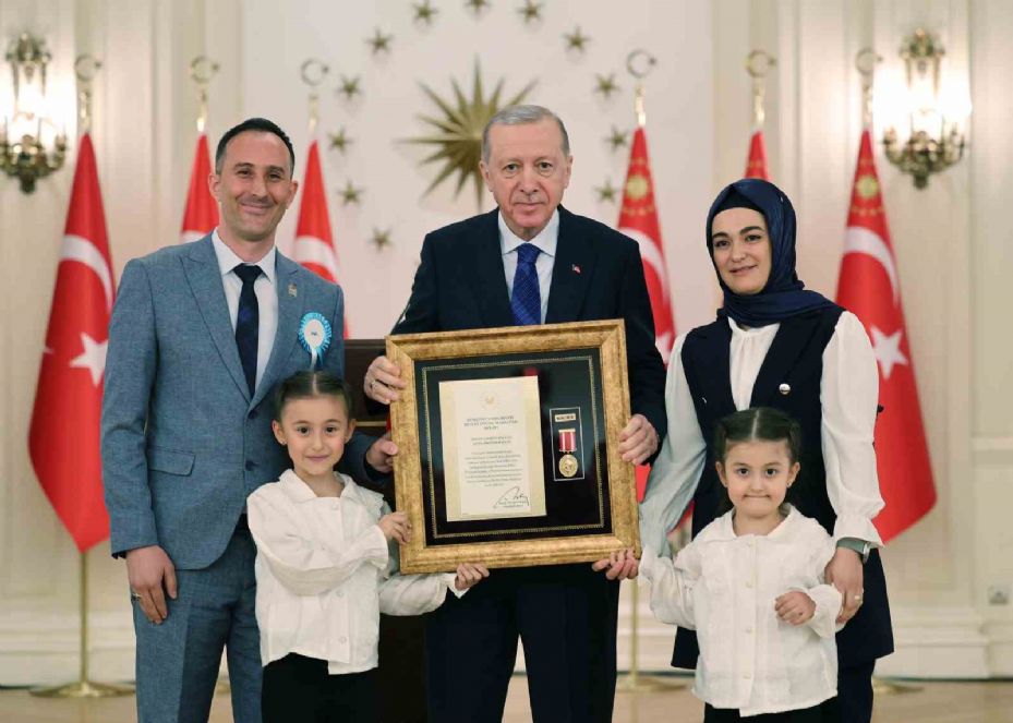 Cumhurbaşkanı Erdoğan: "Hiçbir silah vatan sevgisine, millet sevgisine galip gelemez"