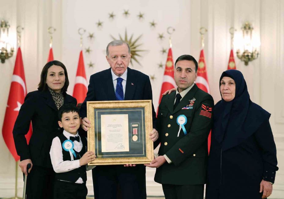 Cumhurbaşkanı Erdoğan: "Hiçbir silah vatan sevgisine, millet sevgisine galip gelemez"