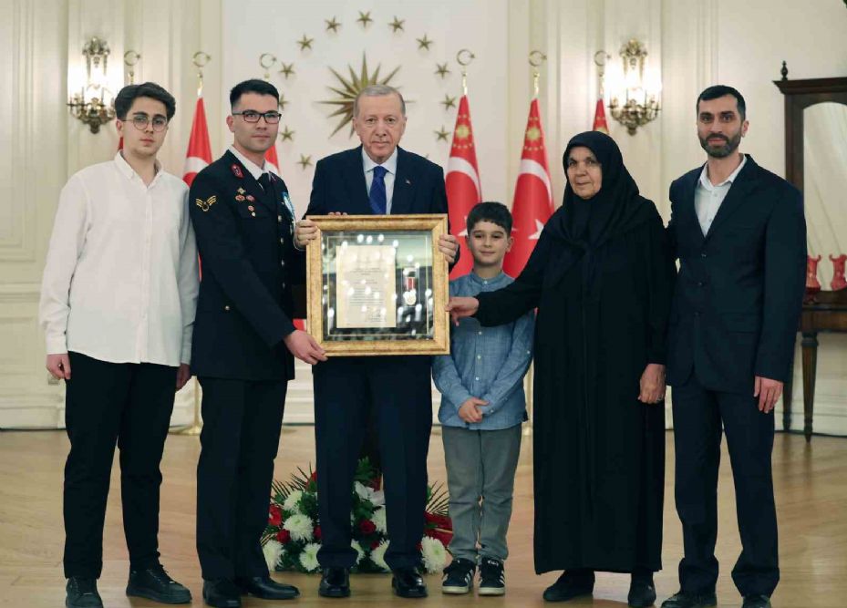 Cumhurbaşkanı Erdoğan: "Hiçbir silah vatan sevgisine, millet sevgisine galip gelemez"