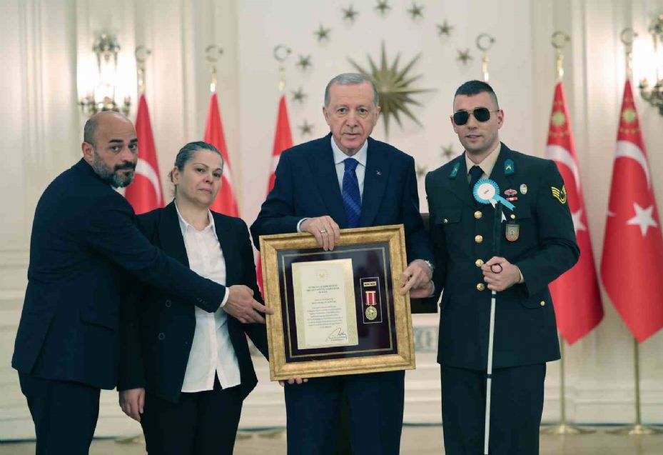 Cumhurbaşkanı Erdoğan: "Hiçbir silah vatan sevgisine, millet sevgisine galip gelemez"