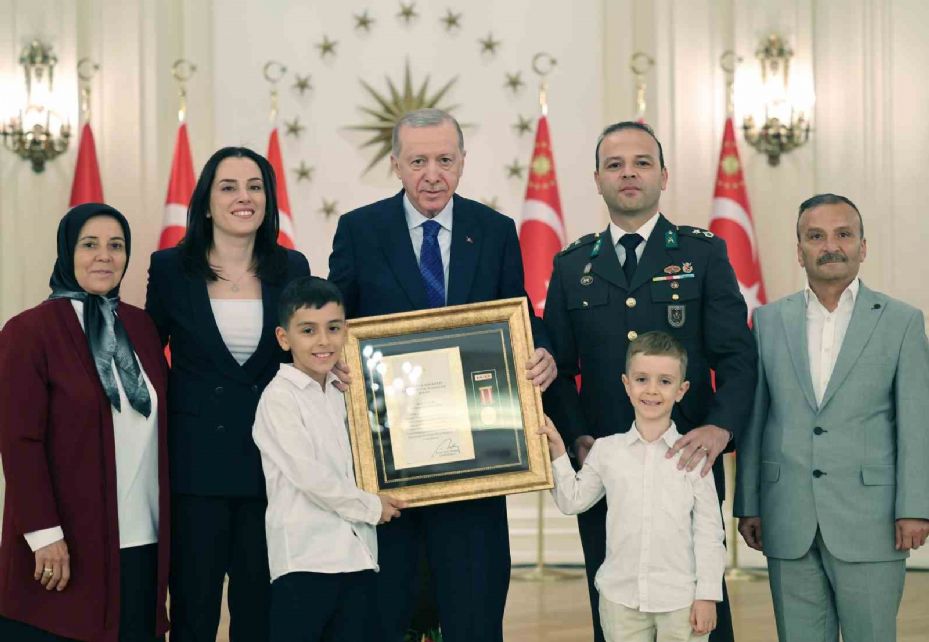 Cumhurbaşkanı Erdoğan: "Hiçbir silah vatan sevgisine, millet sevgisine galip gelemez"