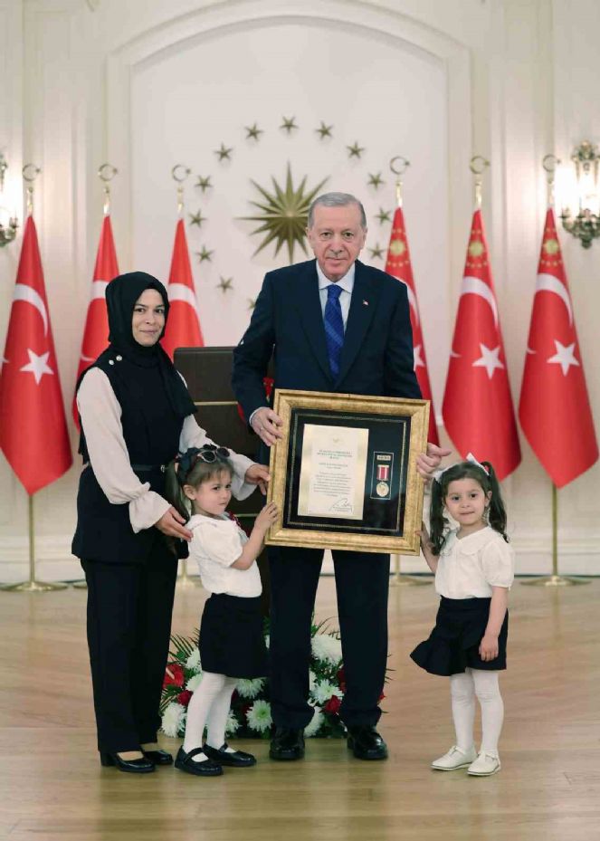 Cumhurbaşkanı Erdoğan: "Hiçbir silah vatan sevgisine, millet sevgisine galip gelemez"