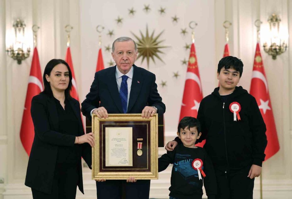 Cumhurbaşkanı Erdoğan: "Hiçbir silah vatan sevgisine, millet sevgisine galip gelemez"