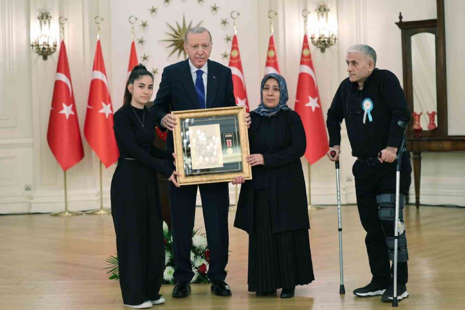 Cumhurbaşkanı Erdoğan: "Hiçbir silah vatan sevgisine, millet sevgisine galip gelemez"