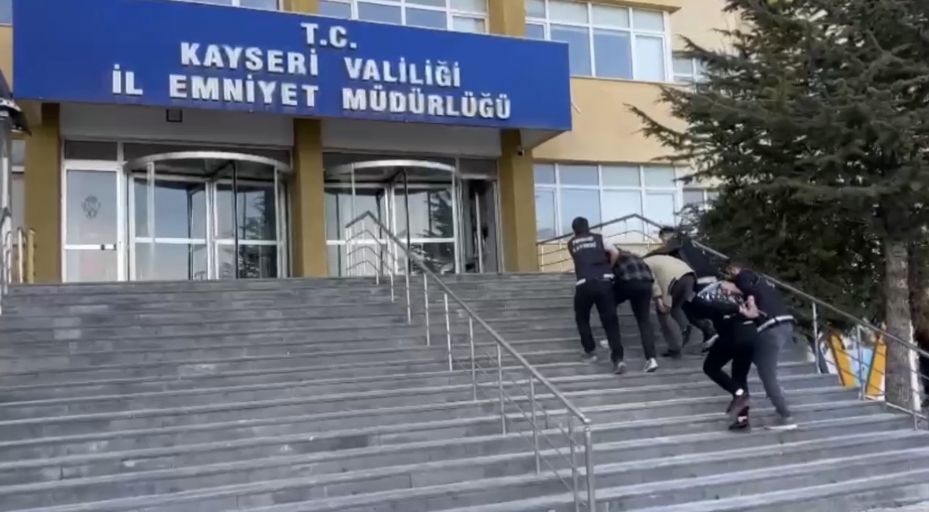 Midelerinden uyuşturucu kapsüller çıktı