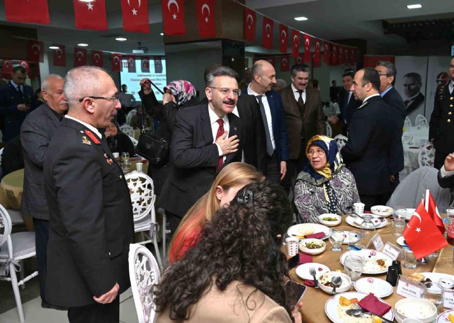 Eskişehir Valiliği 18 Mart Şehitleri Anma Günü ve Çanakkale Deniz Zaferi’nin yüz onuncu yıldönümü adına iftar düzenledi