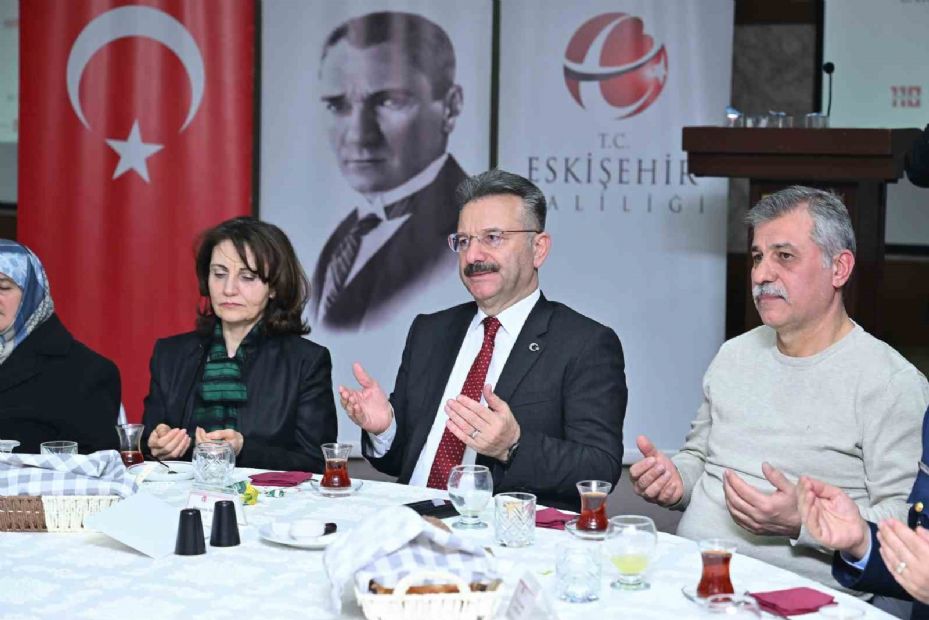 Eskişehir Valiliği 18 Mart Şehitleri Anma Günü ve Çanakkale Deniz Zaferi’nin yüz onuncu yıldönümü adına iftar düzenledi