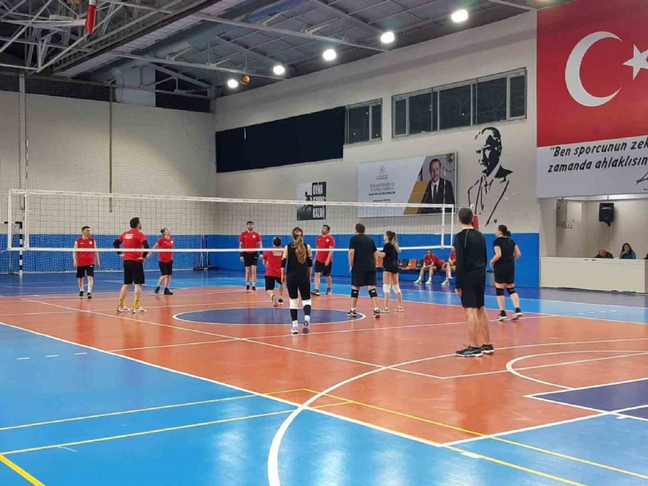 Eskişehir’de Çanakkale Zaferi’nin 110’uncu yılında voleybol müsabakası düzenlendi