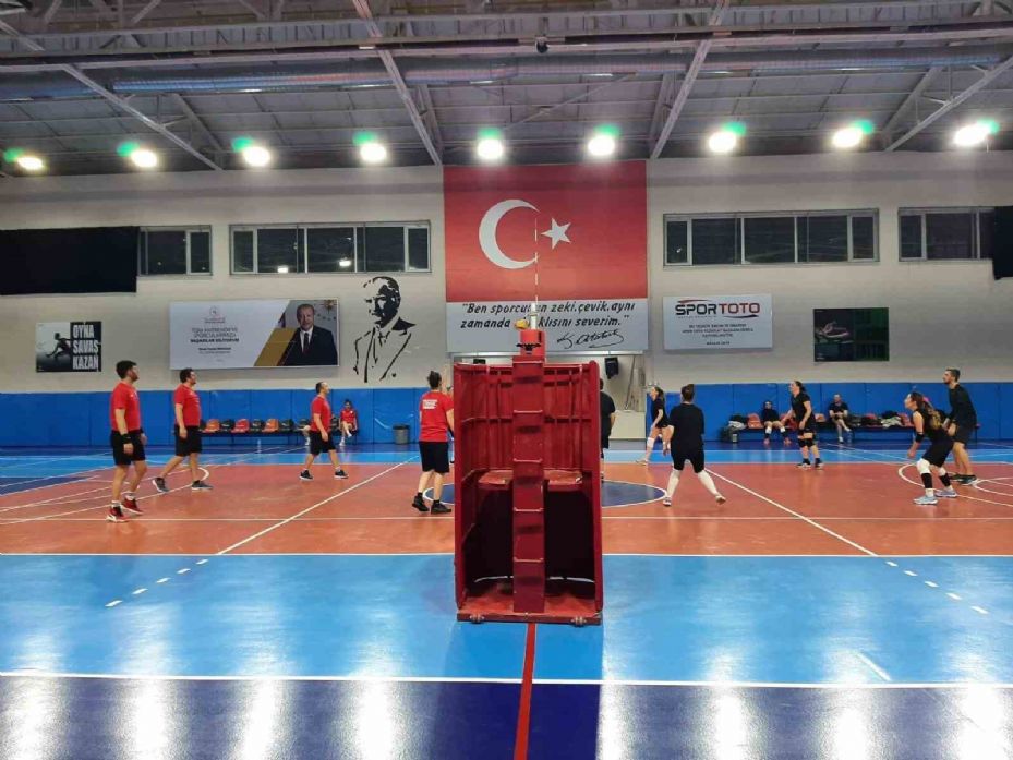 Eskişehir’de Çanakkale Zaferi’nin 110’uncu yılında voleybol müsabakası düzenlendi