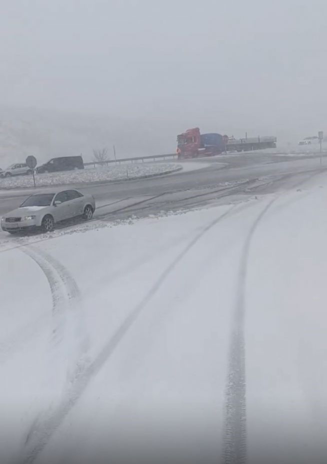 Konya’da kar yağışı başladı, yer yer tipi etkili oluyor