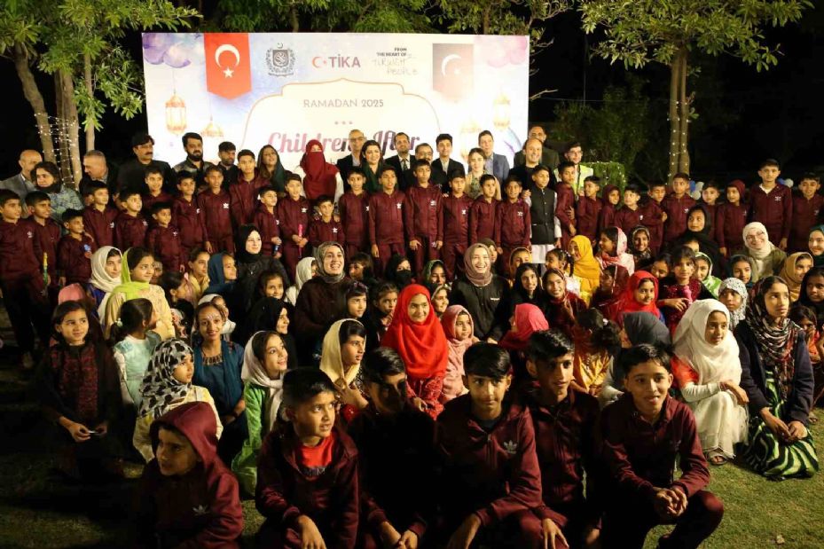 TİKA, Pakistan’da yetim çocuklara iftar yemeği verdi