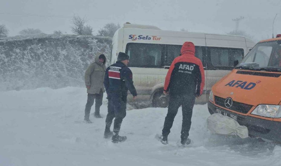 Yozgat’ta yoğun kar yağışı sonrası tüm ekipler sahada