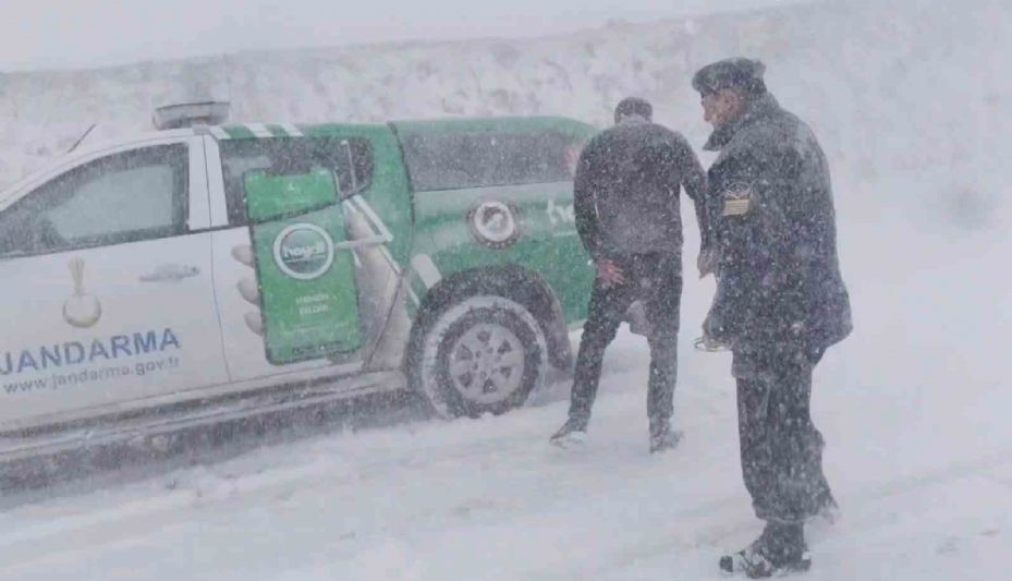 Yozgat’ta yoğun kar yağışı sonrası tüm ekipler sahada