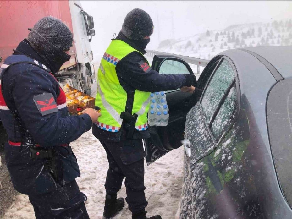 Yozgat’ta yoğun kar yağışı sonrası tüm ekipler sahada