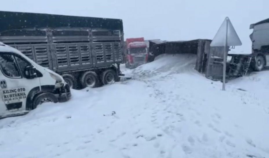 Kar yağdı, kazalar art arda geldi