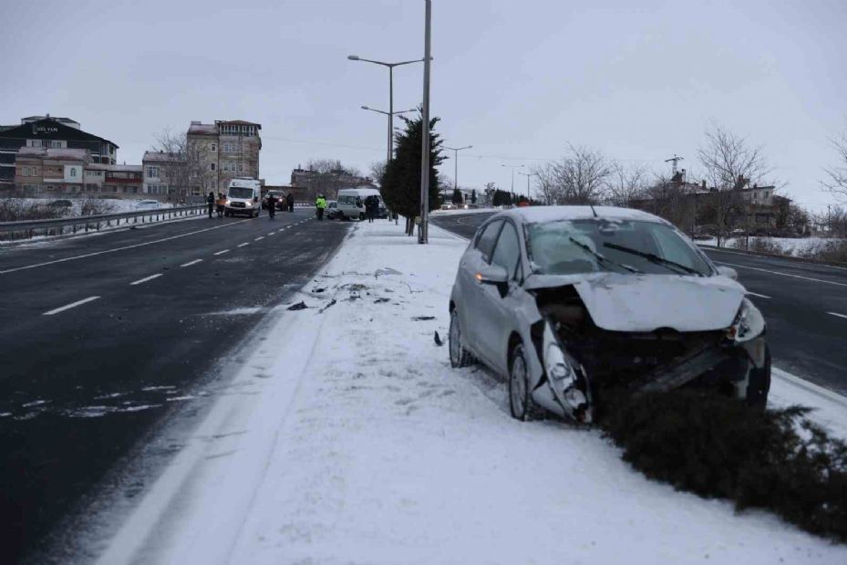 Nevşehir’de 6 araçlı zincirleme kaza: 3 yaralı