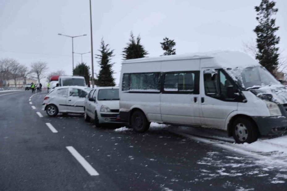 Nevşehir’de 6 araçlı zincirleme kaza: 3 yaralı