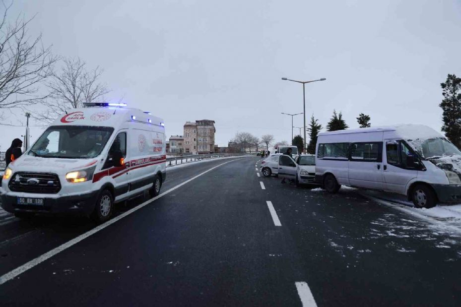 Nevşehir’de 6 araçlı zincirleme kaza: 3 yaralı