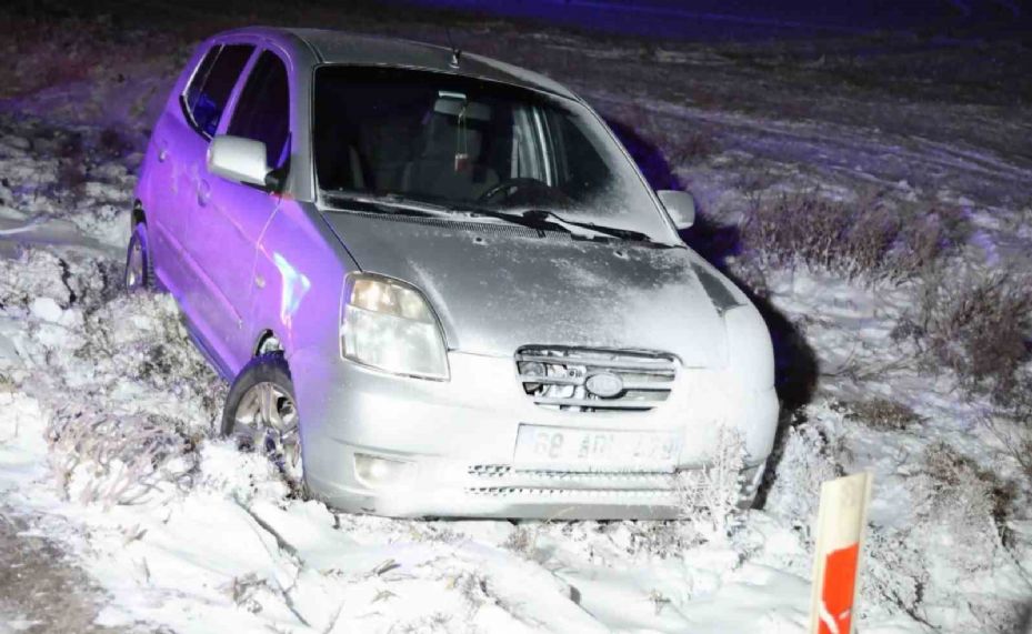 Aksaray’da kar, tipi ve buzlanma nedeniyle kazalar peş peşe yaşandı