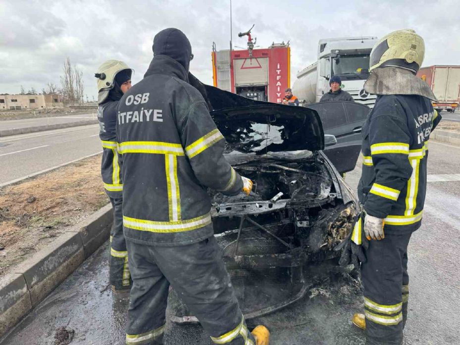 Aksaray’da seyir halindeki otomobilde yangın