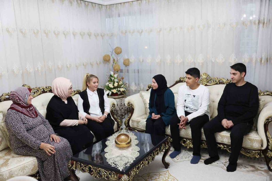 Emine Erdoğan, Vehibe Sayın’ın iftar sofrasına konuk oldu