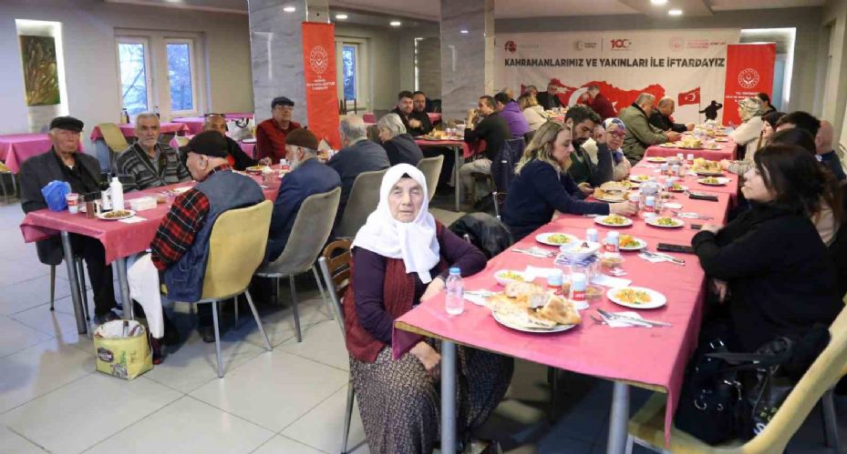 Şehit ve gazi yakınlarına iftar verildi