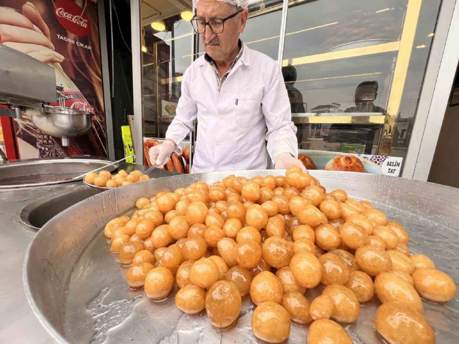 Konya’da geleneksel lokma tatlısına rağbet