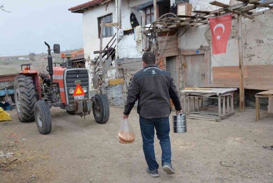 Ankara Kahramankazan Belediyesi, iftar öncesi sıcak yemek dağıttı