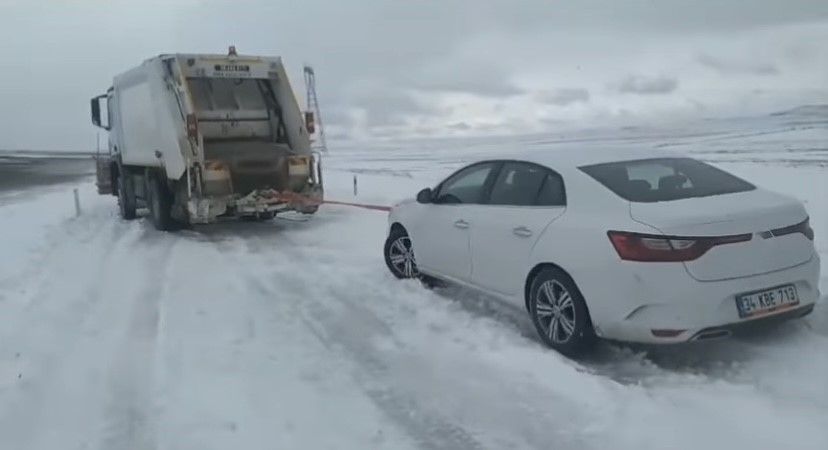 Yozgat’ta özel idare ekipleri kar mesaisini aralıksız sürdürüyor