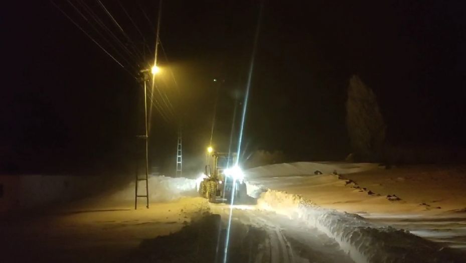 Yolu kapanan köyde mahsur kalan hasta için ekipler seferber oldu