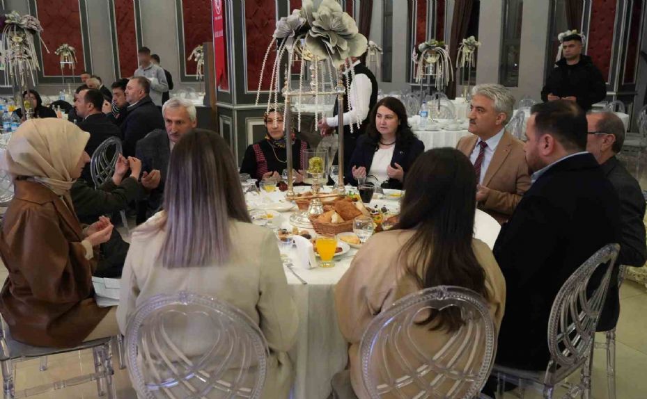 Kırıkkale Valisi Makas ve eşi, koruyucu ailelerle iftar sofrasında buluştu