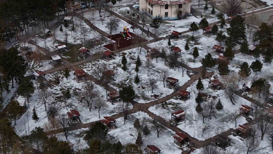 Sivas tekrar kışa geçti, uğrak mekân haline gelen mesire alanı boş kaldı