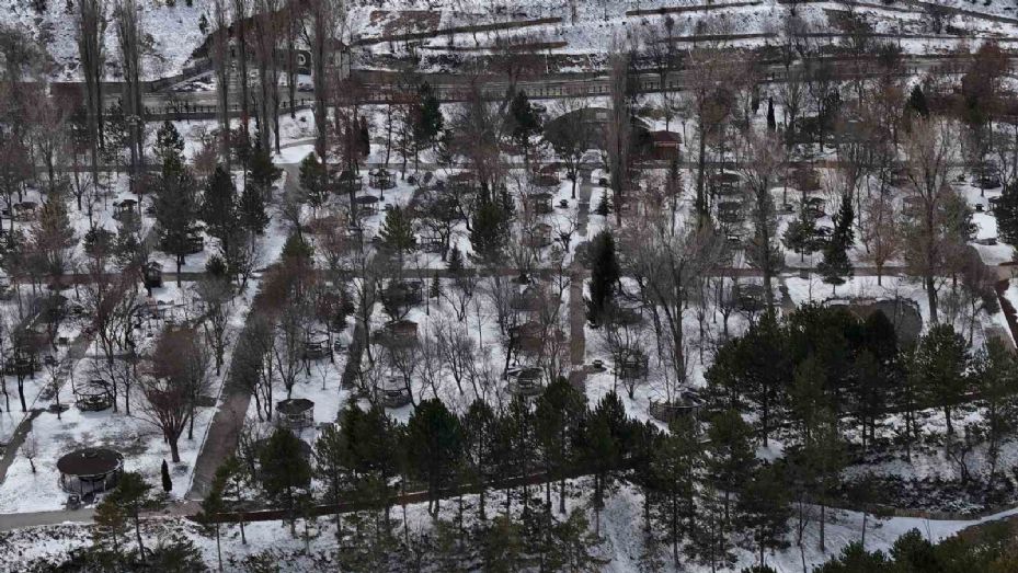 Sivas tekrar kışa geçti, uğrak mekân haline gelen mesire alanı boş kaldı