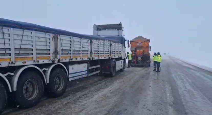 Boğazlıyan’da mahsur kalan tır kurtarıldı