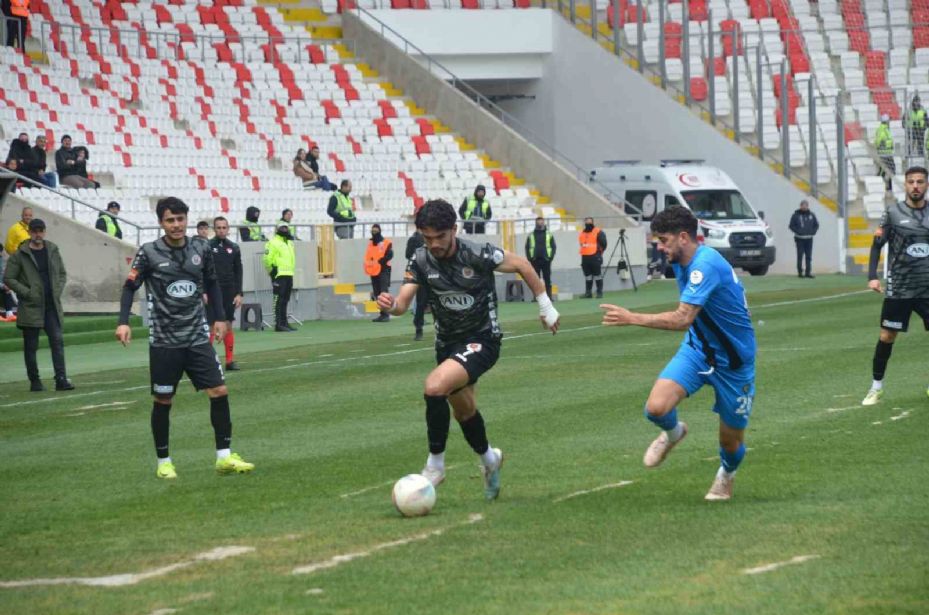 TFF 2. Lig: Karaman FK: 1  - Karacabey Belediyespor: 1