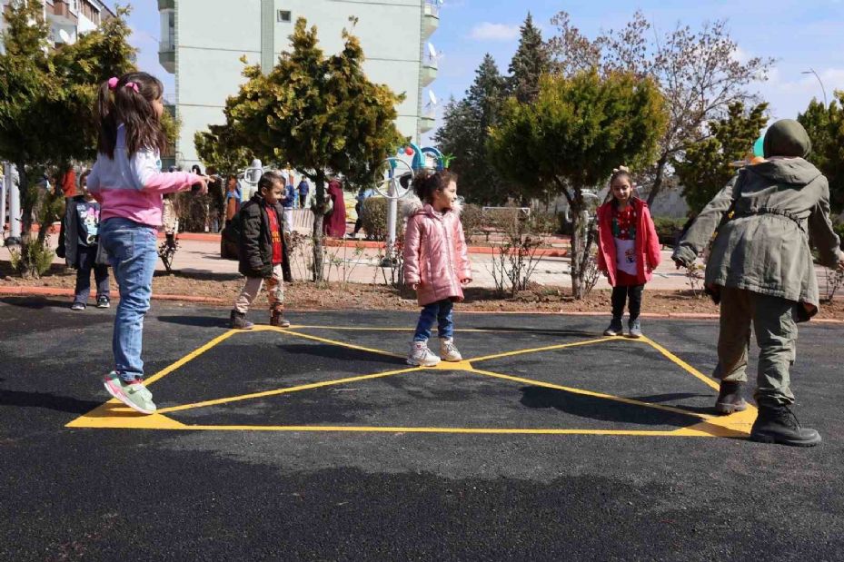 Kırıkkale’de modern semt sahası, vatandaşların hizmetine sunuldu