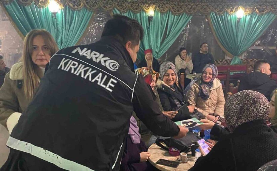 Kırıkkale polisi, "UYUMA" uygulamasını ramazan etkinliklerinde vatandaşlara tanıttı