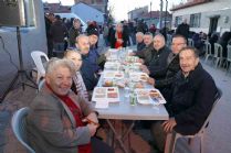 Yeşiltepe mahalle muhtarı mahalle sakinlerine iftar yemeği verdi